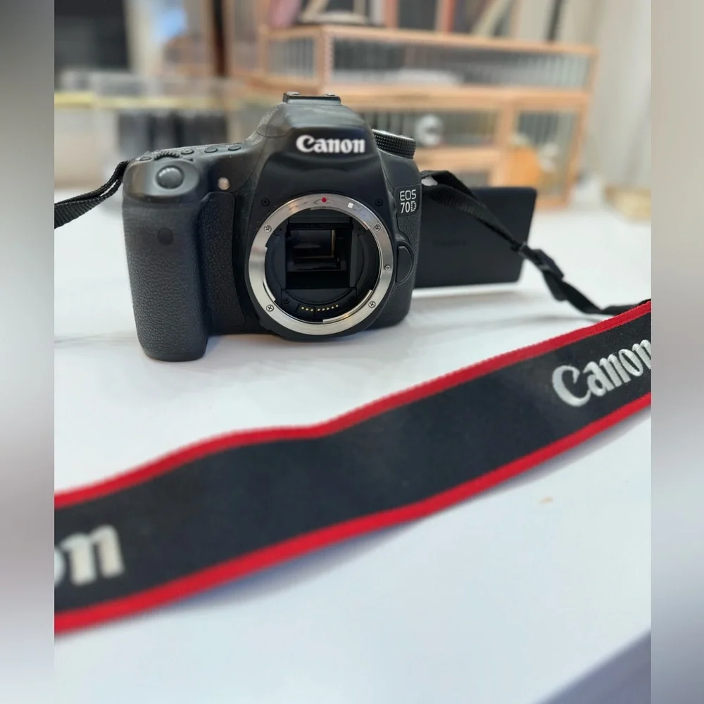 Canon 70D camera for sale barley used